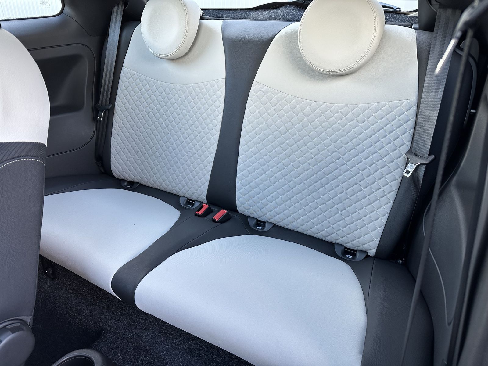 Fahrzeugabbildung Fiat 500 1.0 GSE Dolcevita PANORAMA+KOMFORT-PAKET+PP