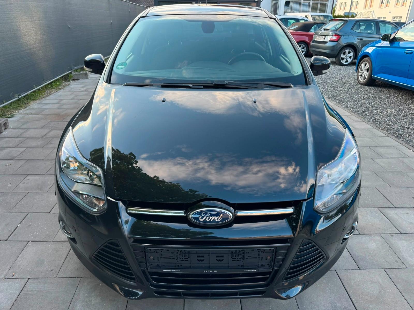 Ford Focus Lim. Titanium 2.0 Automatik RüK Temp Shz