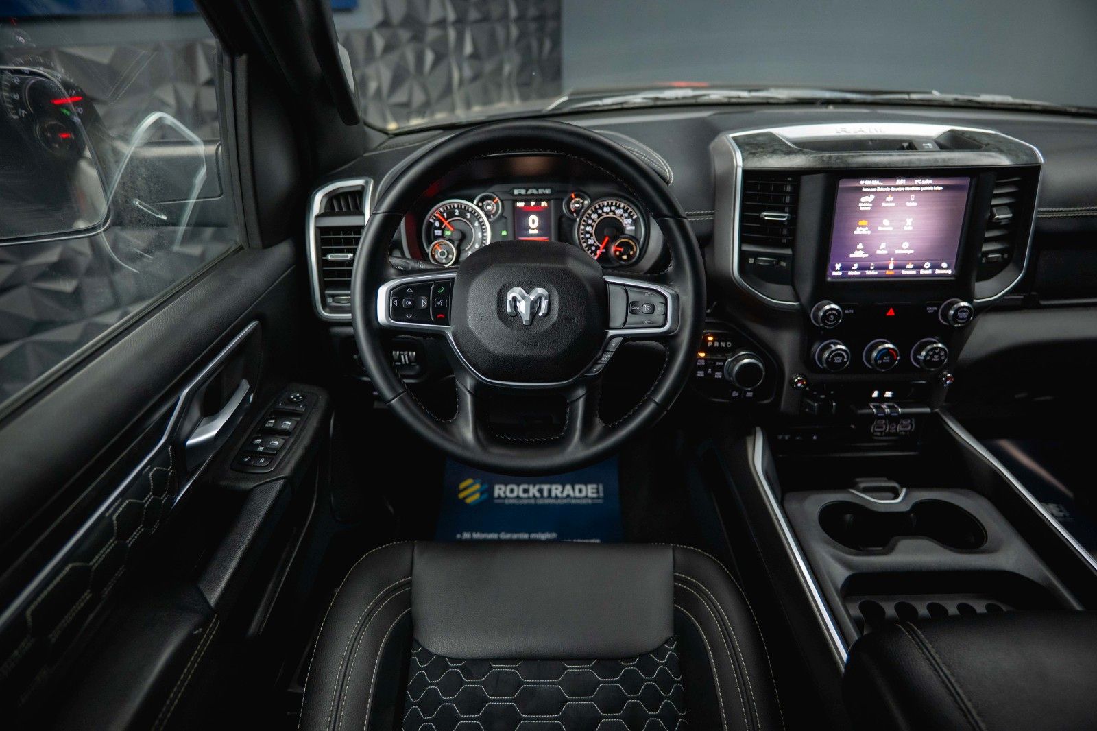 Fahrzeugabbildung Dodge RAM 5.7 V8 HEMI 4x4 OFFROAD NightPaket AXLE LOCK