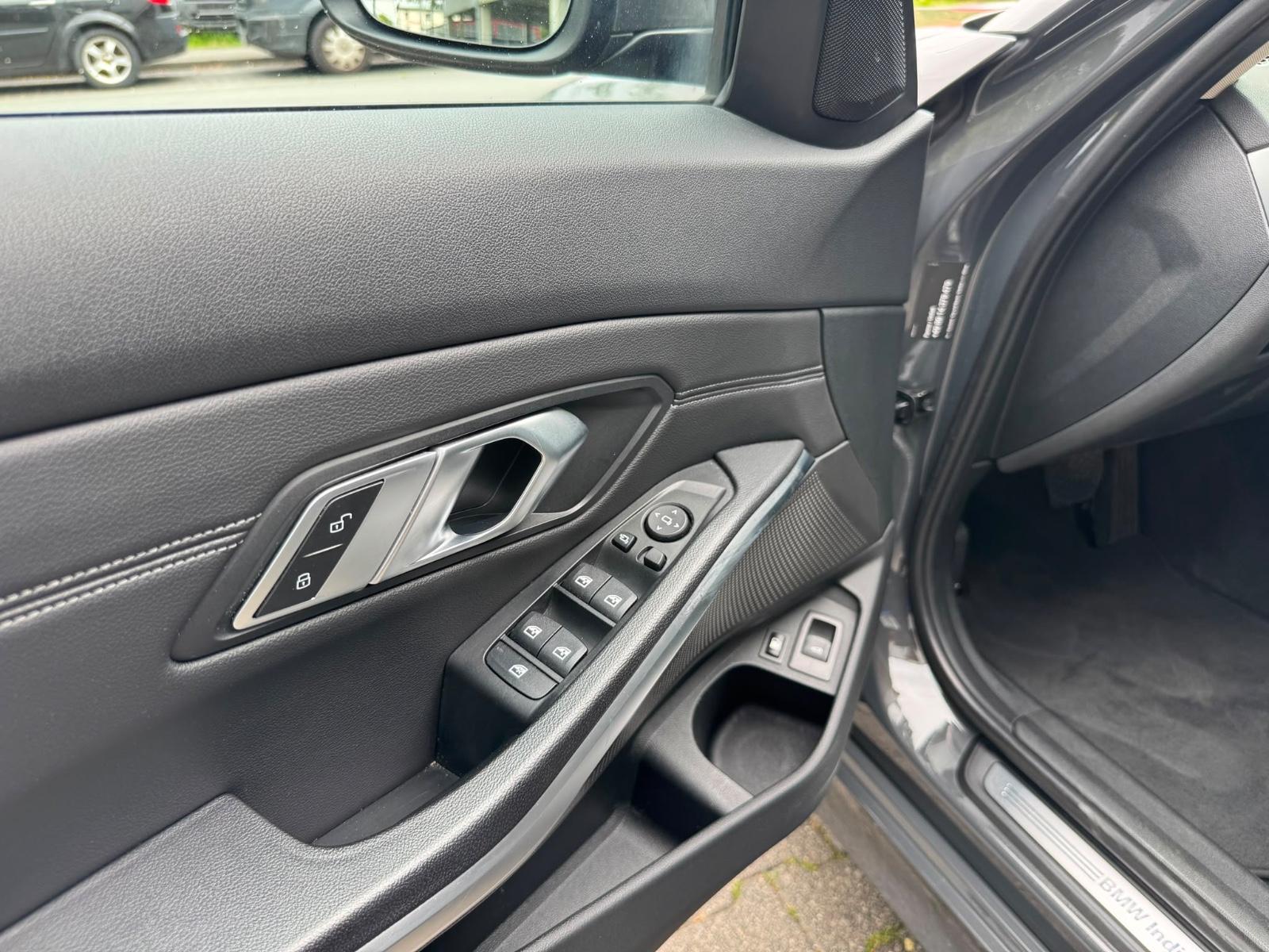 BMW 320e Touring  Advantage