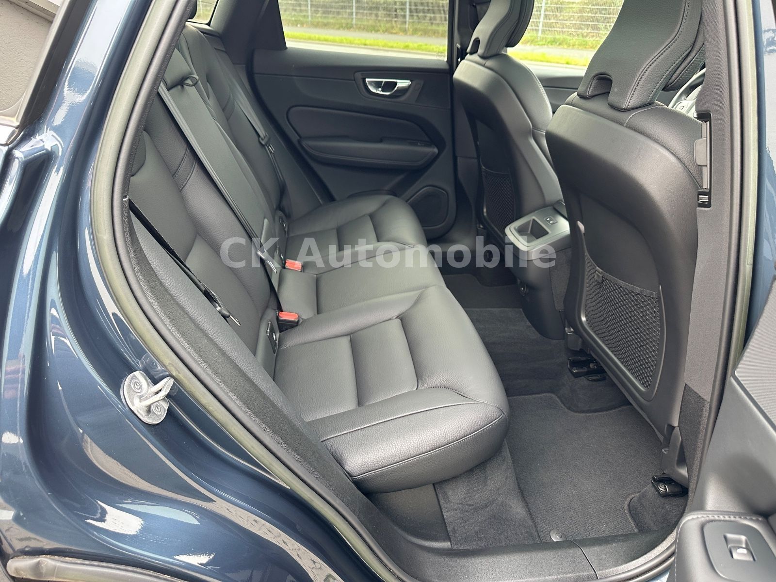 Fahrzeugabbildung Volvo XC60 B4 Plus Bright AWD/Navi/Leder/Pano/LED/Kam.