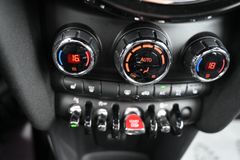 MINI Mini One 1.5 Pano Schiebedach Navi LED PDC