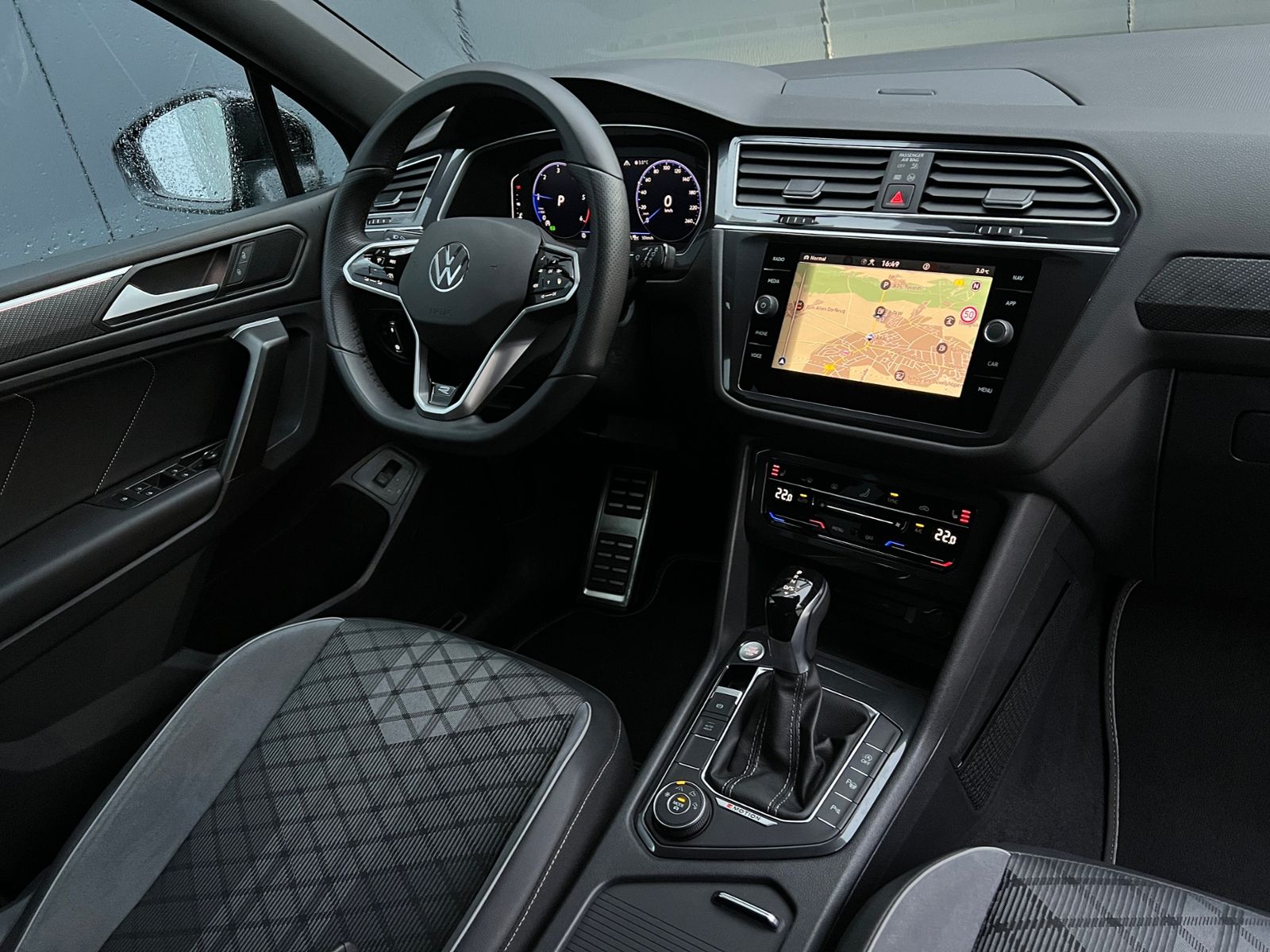 Fahrzeugabbildung Volkswagen Tiguan Allspace R-Line 2.0 TDI DSG 4MOTION *AHK,