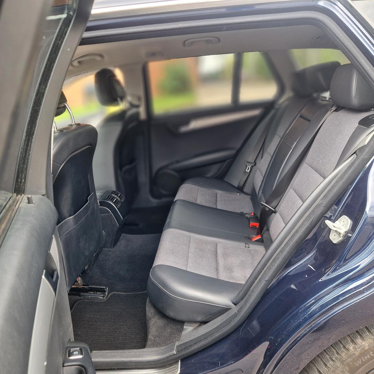 Mercedes-Benz C220 2012 — photo 16