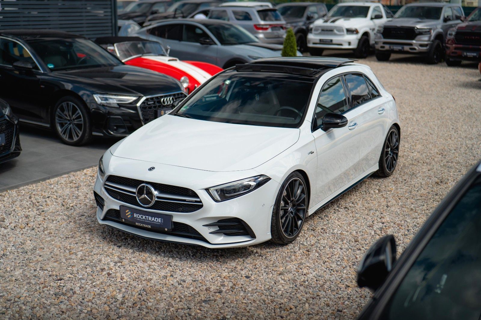 Fahrzeugabbildung Mercedes-Benz A 35 AMG 4Matic Night-Paket *Pano*LED*ACC*DAB*