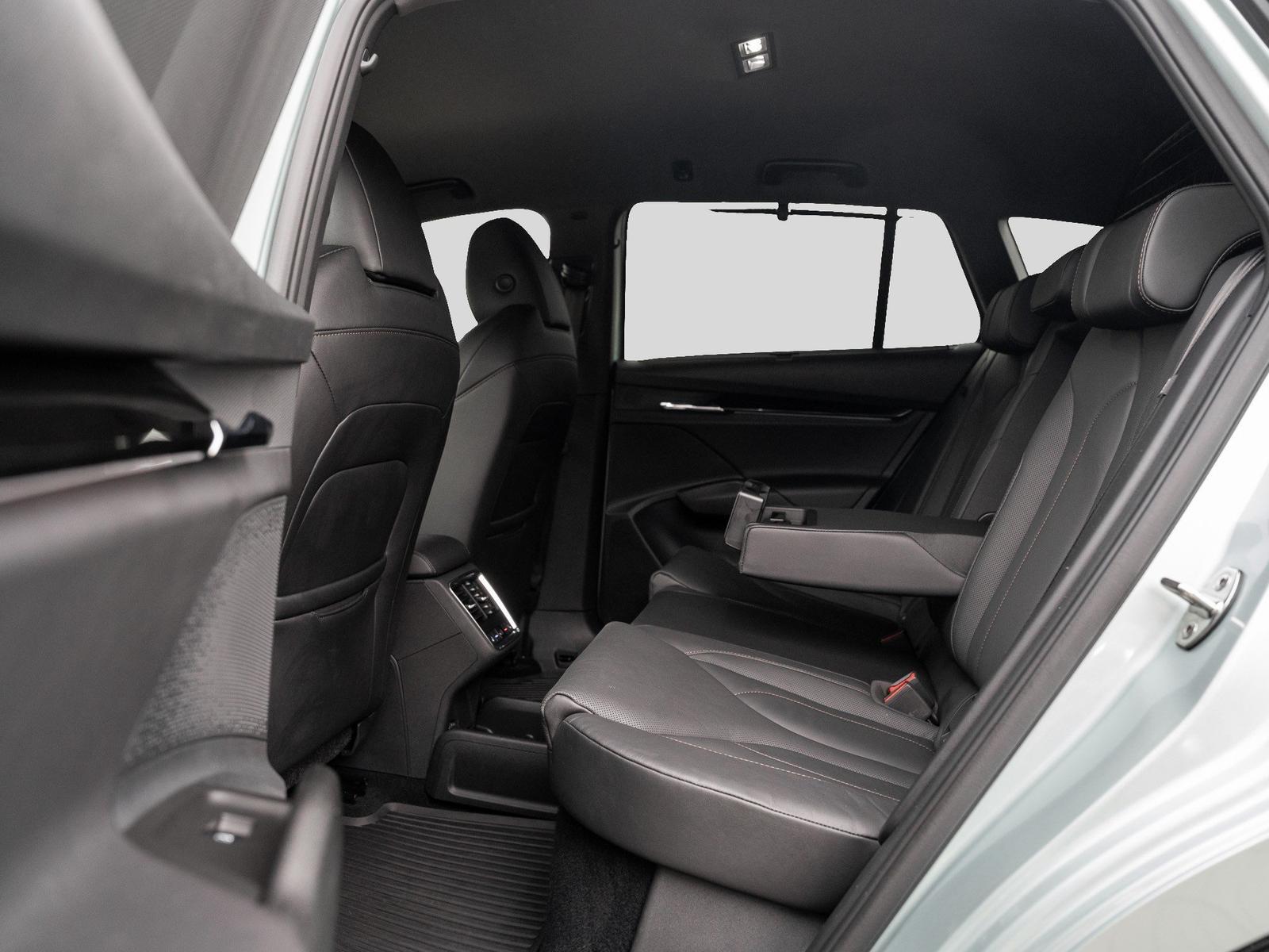Skoda ENYAQ iV 80x DCC AHK Leder Navi W-Pumpe el.Heck