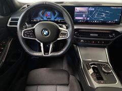 Fahrzeugabbildung BMW 320i Touring M Sport -AHK/Pano/HeadUp/Innovation