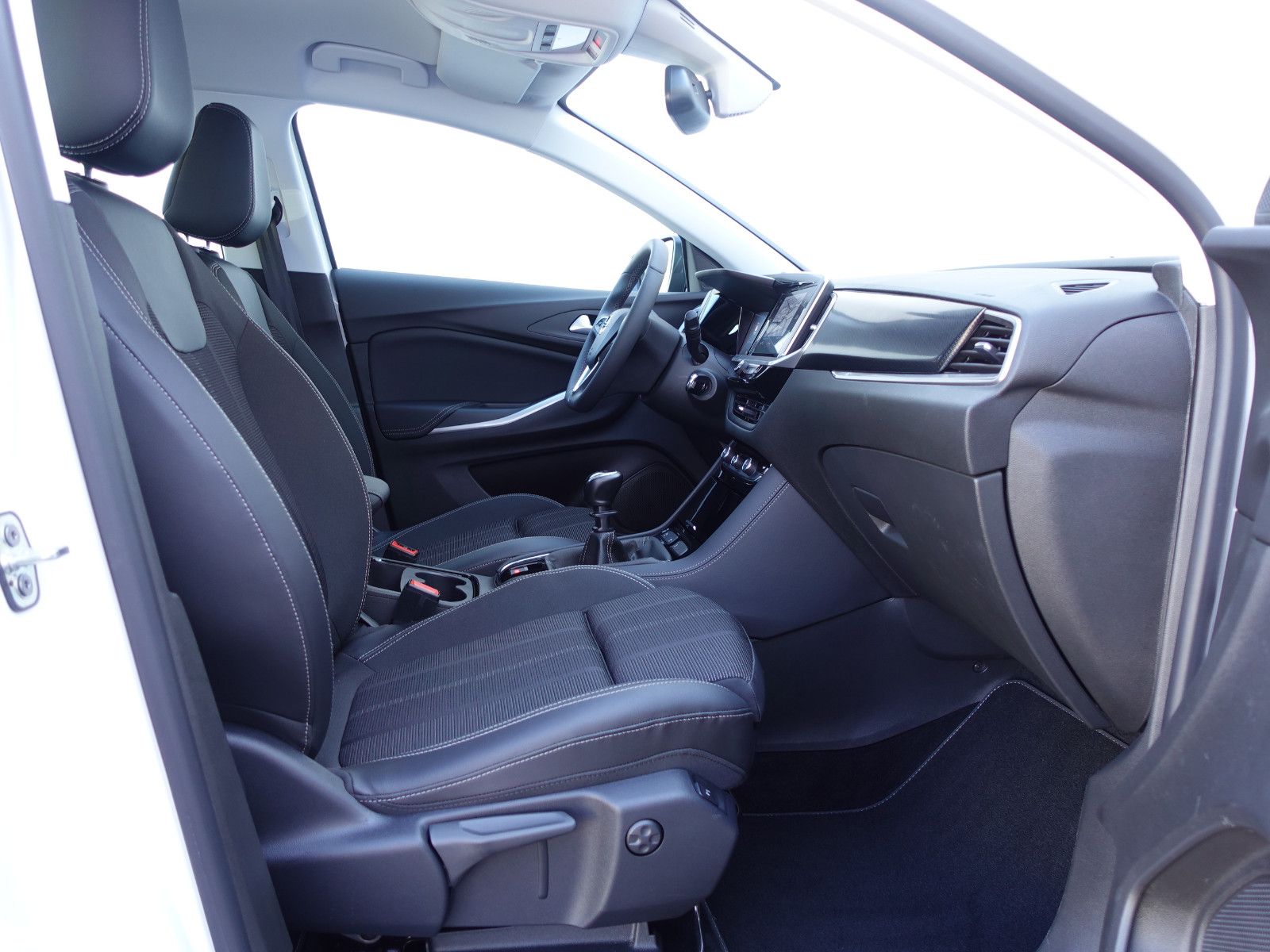 Fahrzeugabbildung Opel Grandland GS 1.2T,Navi,Kamera,AHK,Sitzhzg,Allw.