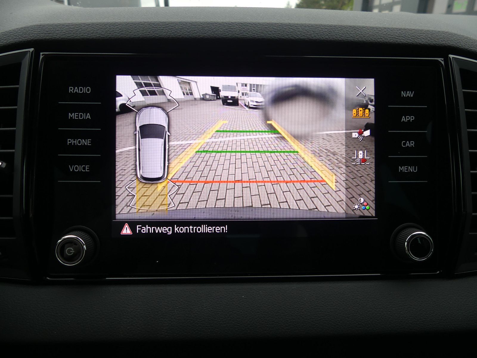 Fahrzeugabbildung SKODA Karoq Drive