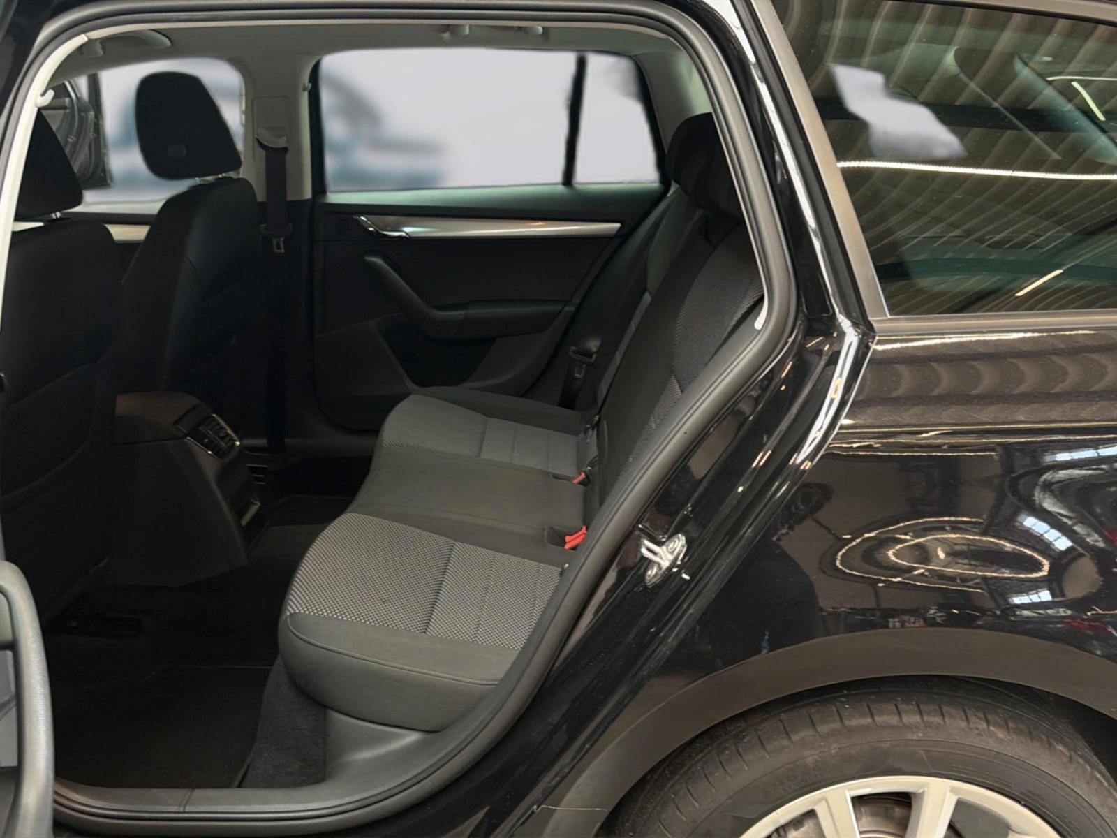 Skoda Octavia/Temp/PDC/ErsteHand/2-Zonen/SHZ/Kurvlicht
