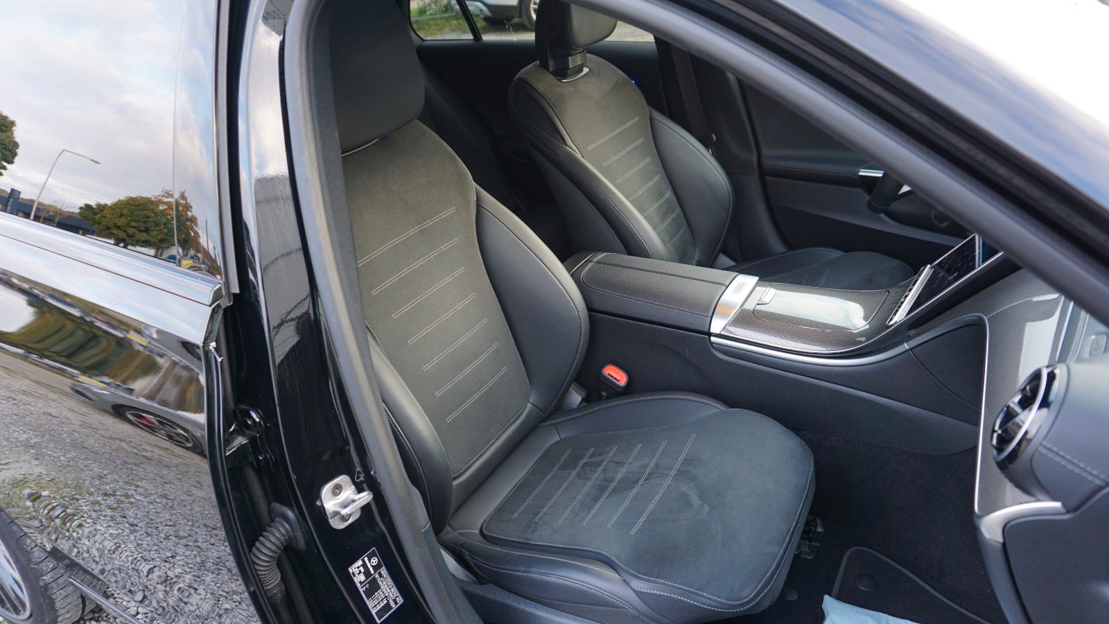 Fahrzeugabbildung Mercedes-Benz C 220d T AMG Line Kamera Navi AHK Junge Sterne