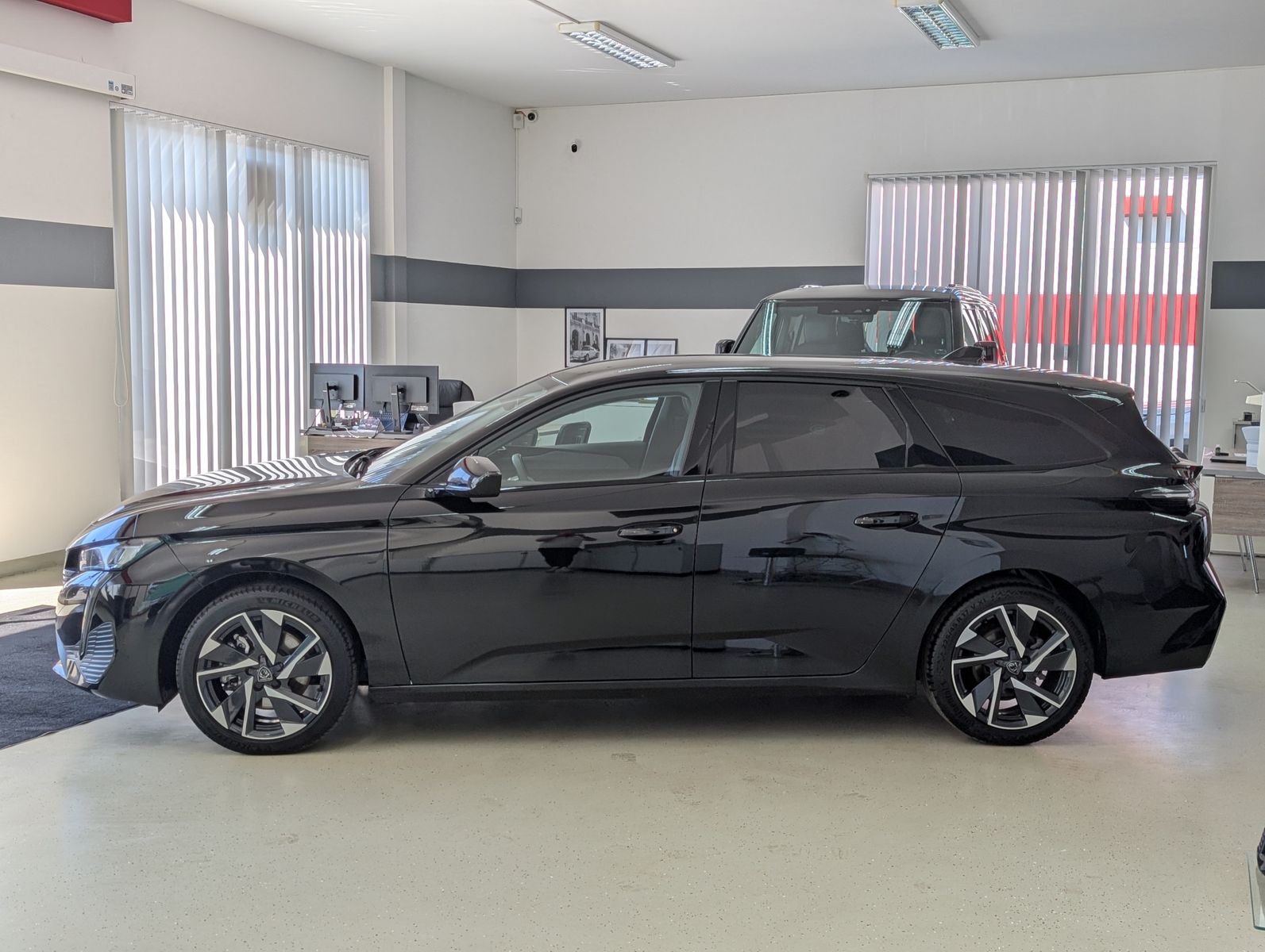 Fahrzeugabbildung Peugeot 308 Allure ACC LED 360° SHZ LENK-HZ AHK GARANTIE