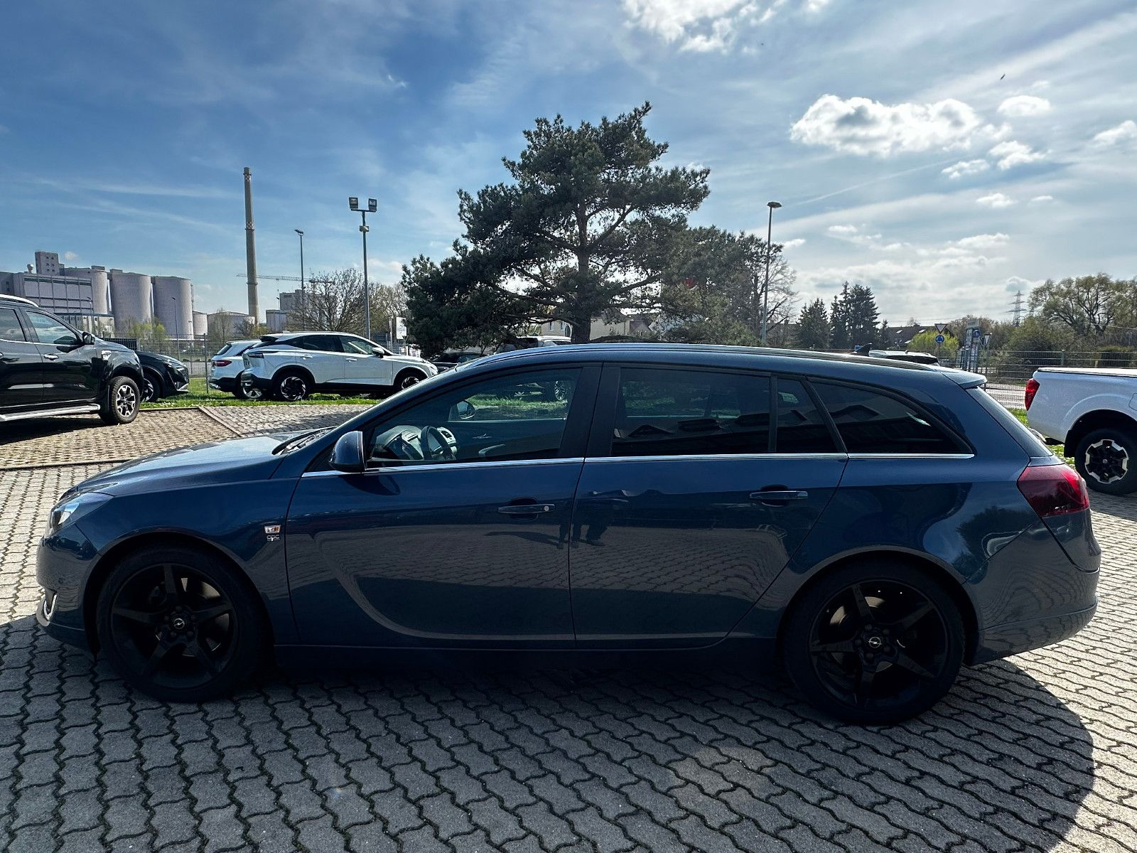Fahrzeugabbildung Opel Insignia A Sports Tourer Sport