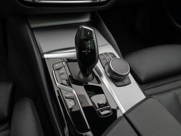 Fahrzeugabbildung BMW 530e Panorama Kamera Laser HUD DAB H/K ACC AHK