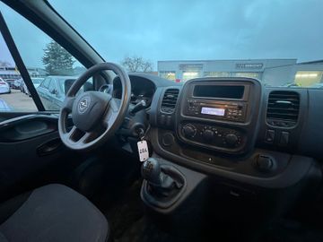 Opel Vivaro - 11