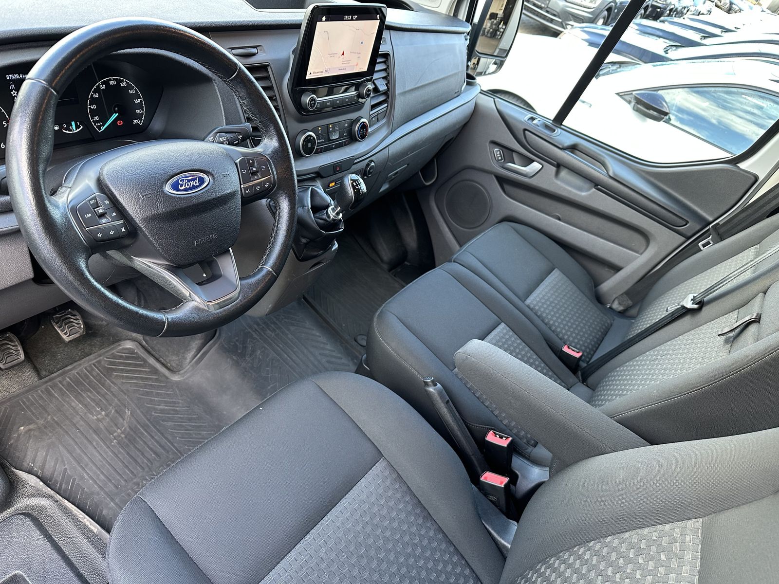 Fahrzeugabbildung Ford Transit Custom 340 L2H1 9-Sitzer NAV+SHZ+CARPLAY