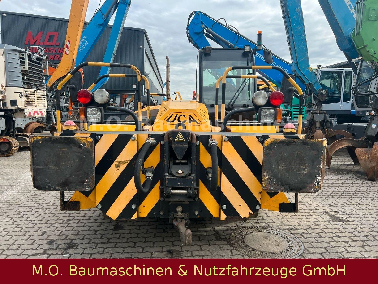 Fahrzeugabbildung JCB UCA Trac RB 18/Zweiwegefahrzeug/Lokomotive