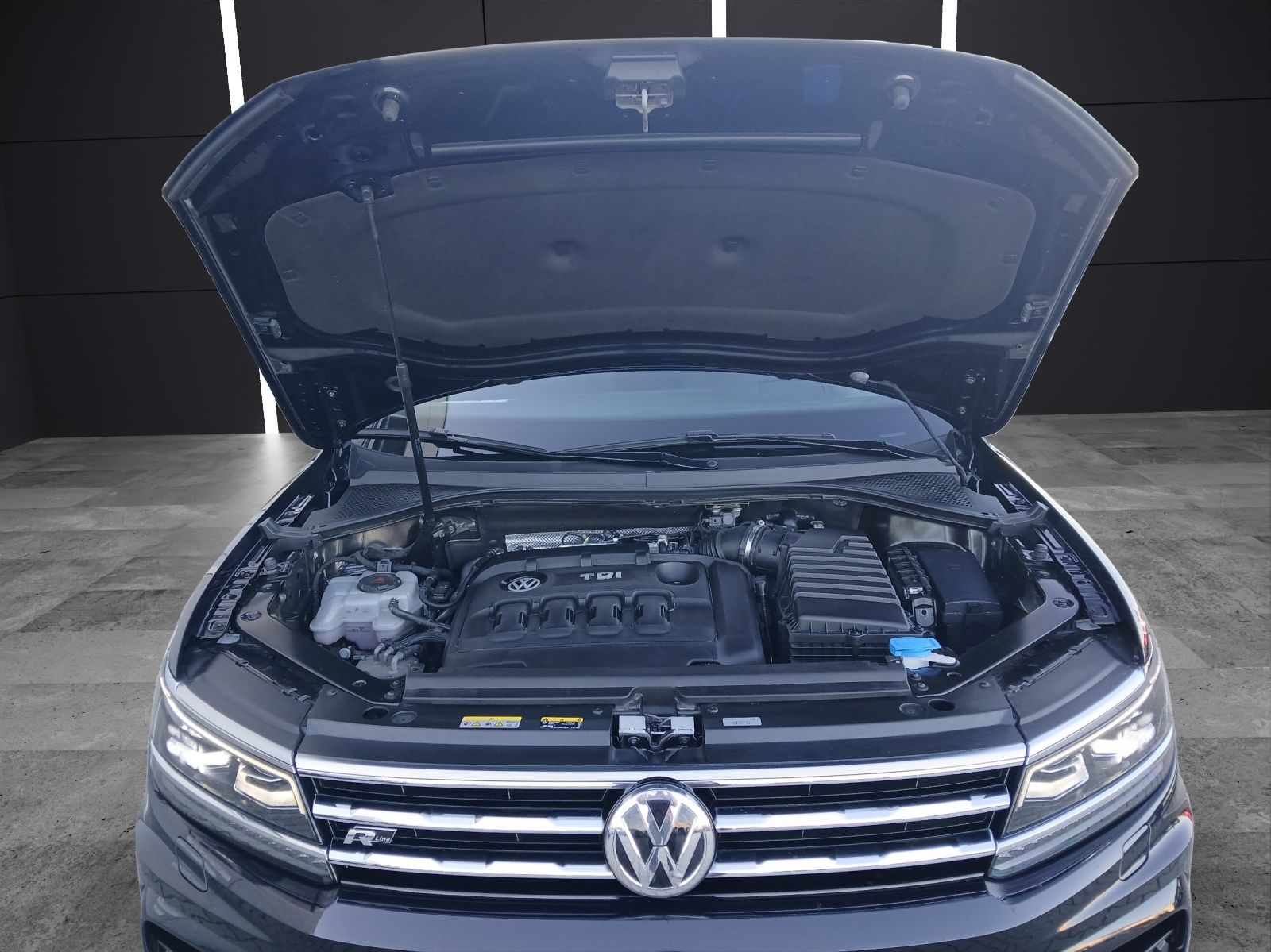 Fahrzeugabbildung Volkswagen Tiguan Allspace TDI Highline DSG 4M R-Line LED A