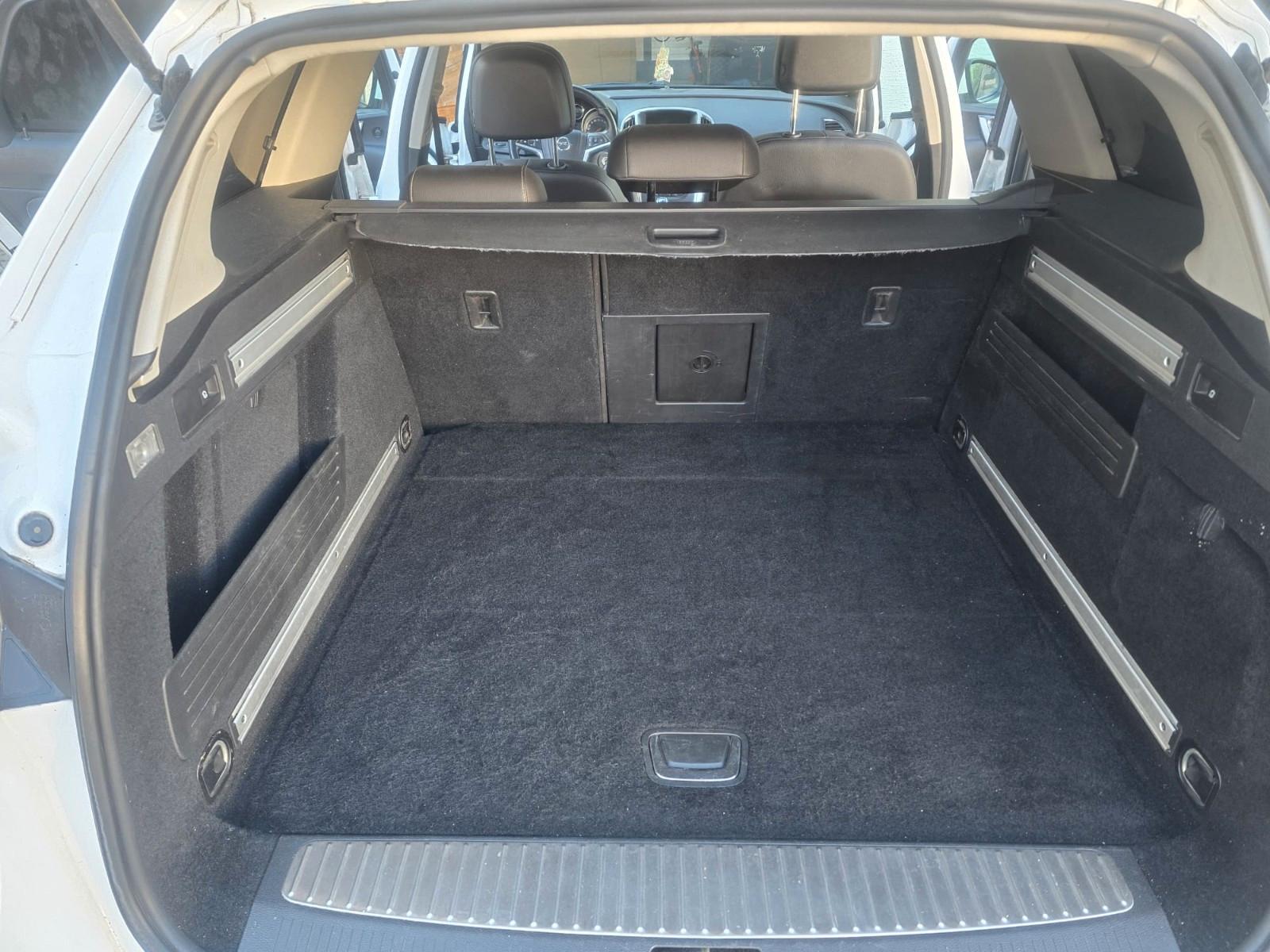 Opel Astra 2011 — interior