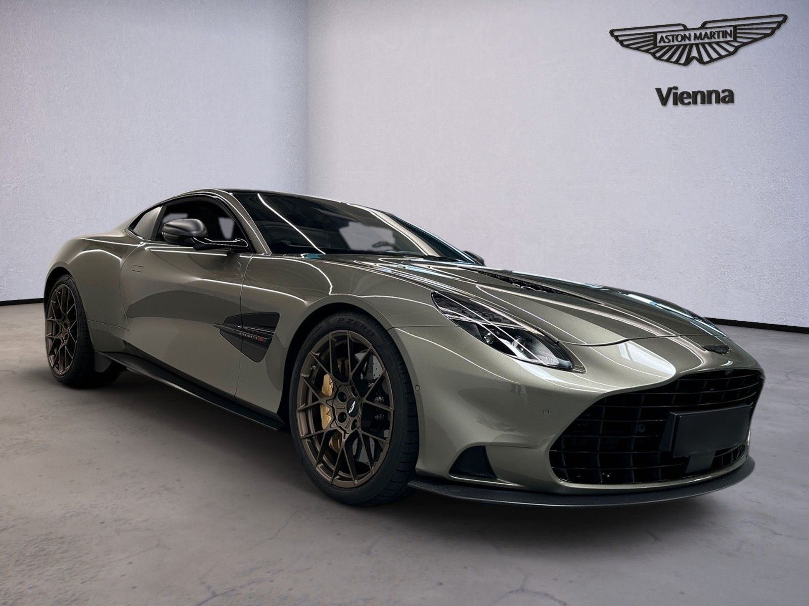 Aston Martin Vanquish Coupé | Titanium Grey | Carbon | B&W imagem 2