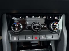 SKODA Sportline 1.5 TSI DSG Leder DCC PANO