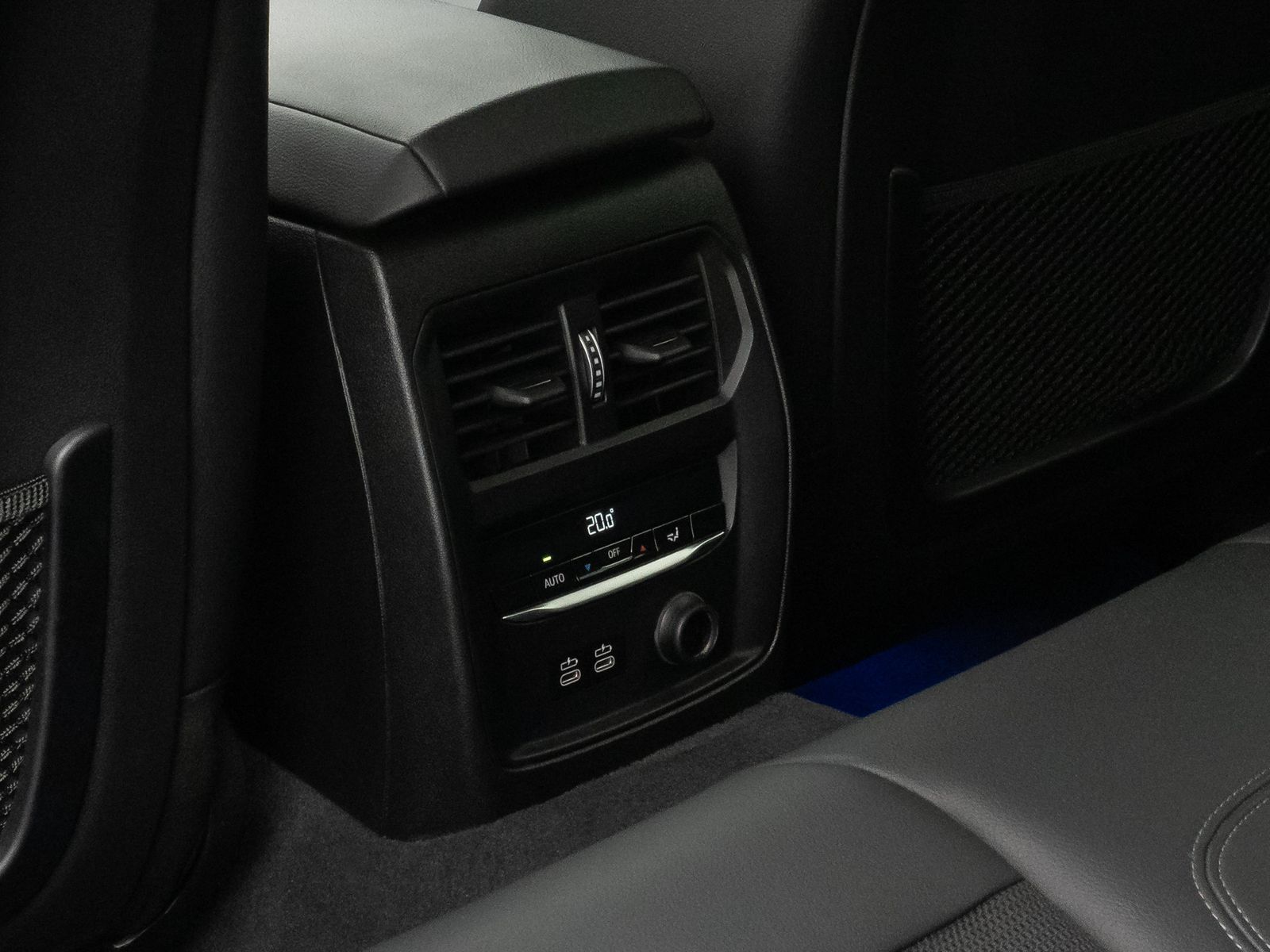 Fahrzeugabbildung BMW 320d Sport Line HUD 360°Komfort DriveAs Cockpit+