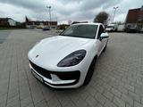 Porsche Macan mit AHK und Sport Chrono - gebrauchte Porsche Macan aus dem Jahr 2022