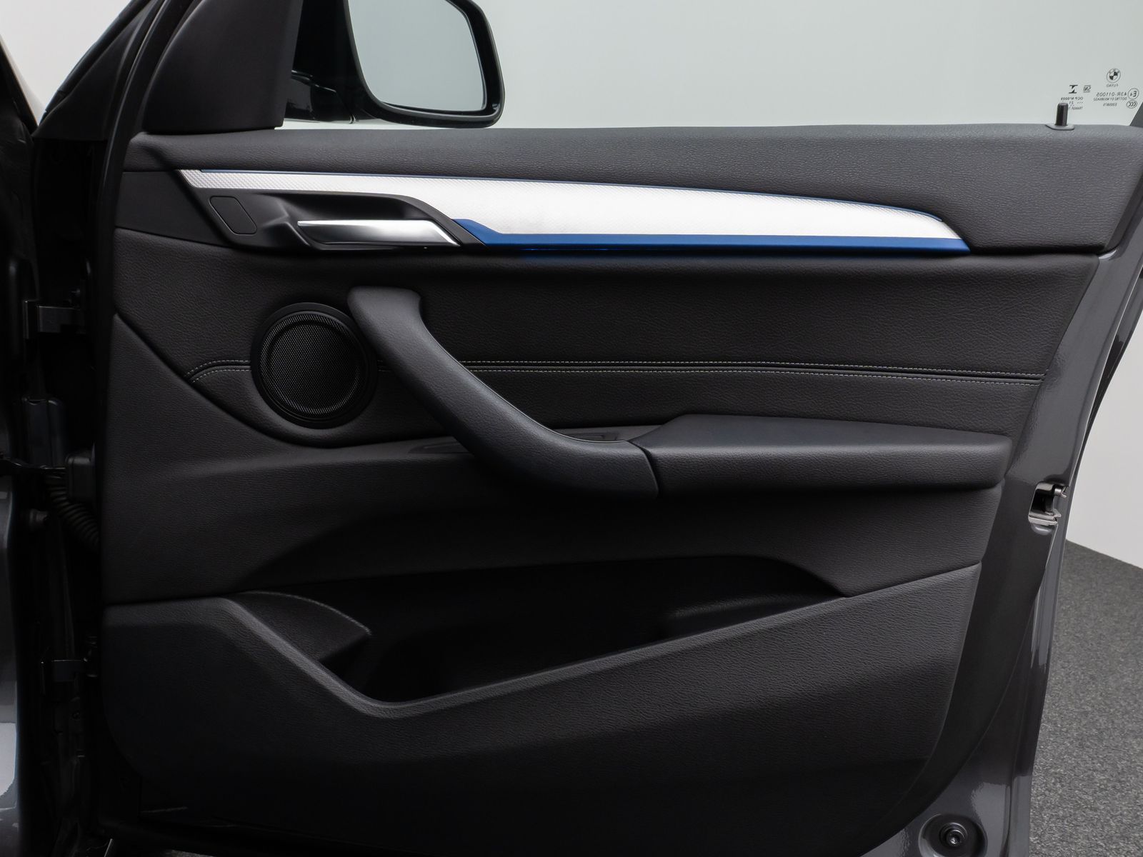 Fahrzeugabbildung BMW X1 xD25e M Sport Panorama Kamera HUD DAB HiFi