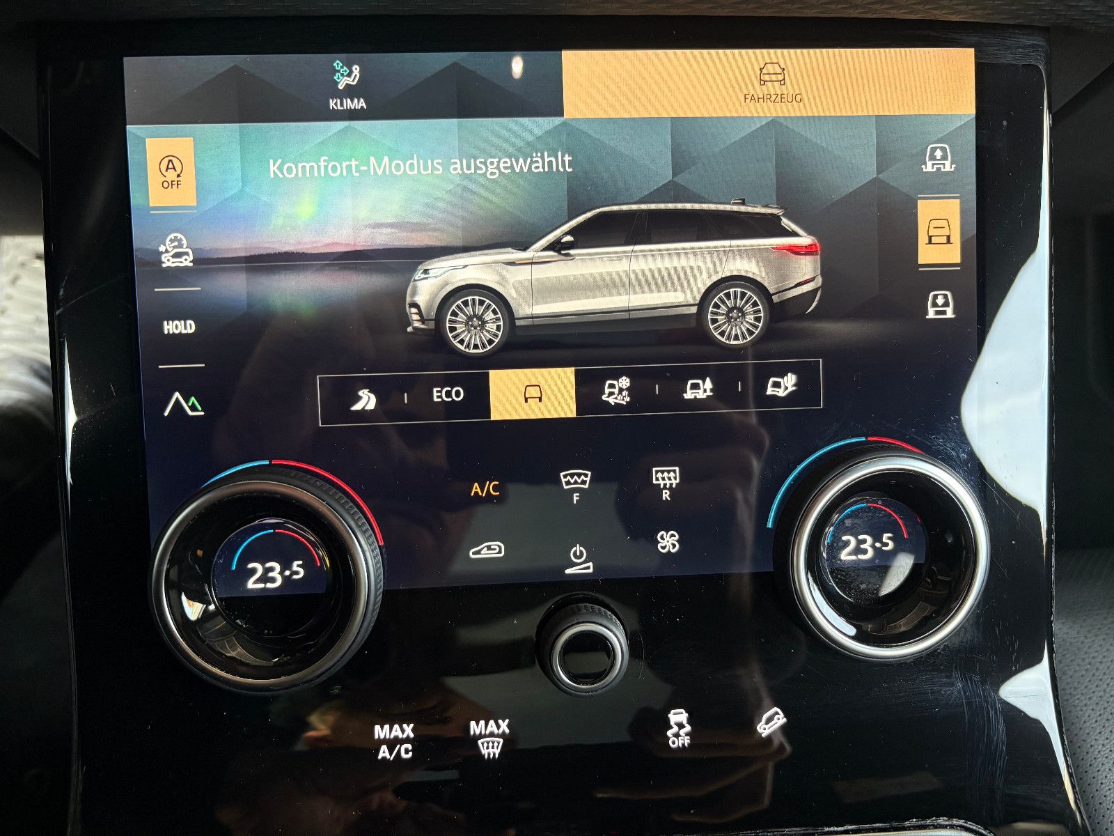 Fahrzeugabbildung Land Rover Range Rover Velar/R-DYNAMIC/PANO/HEAD-UP/ACC