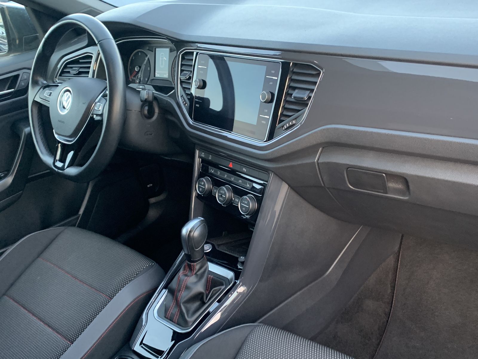 Fahrzeugabbildung Volkswagen T-Roc 2.0 TDI*Sport*AHK*Cam*LED*Navi*ACC*