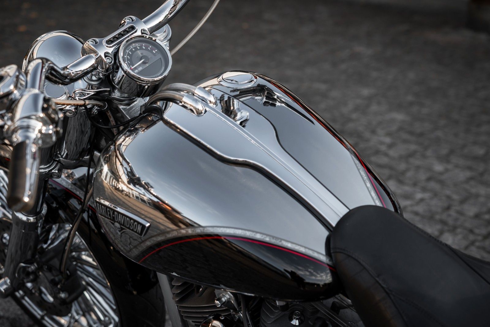 Fahrzeugabbildung Harley-Davidson CVO BREAKOUT FXSBSE -Jekill&Hyde