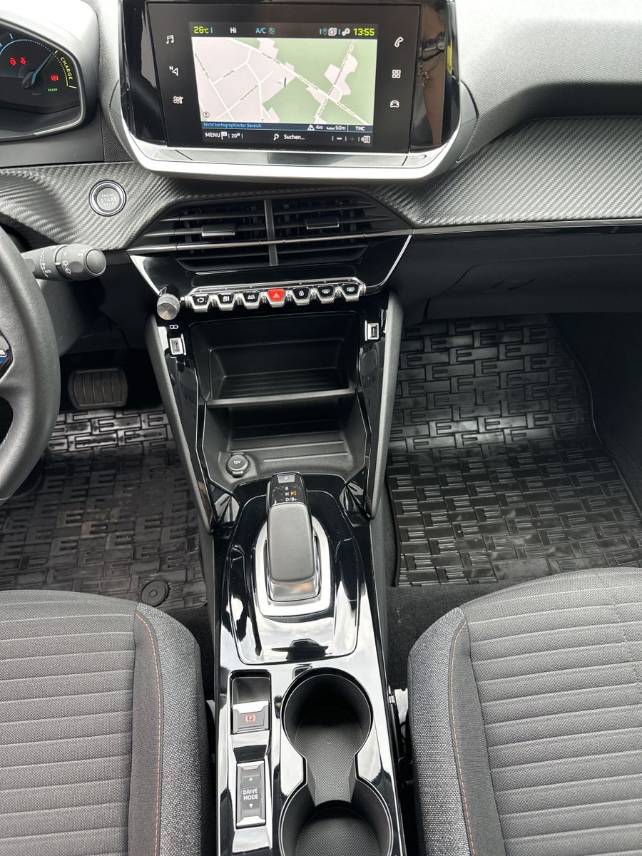 Fahrzeugabbildung Peugeot 208 e Active NAV+LED+DAB+KOMFORT-PAKET+SPURHALTE
