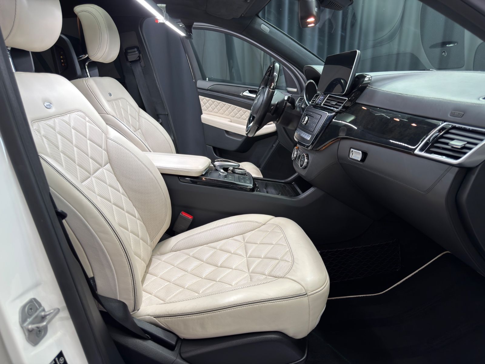 Fahrzeugabbildung Mercedes-Benz GLE 350 d Coupe 4Matic|TV|PANO|AMG-LINE|VOLL|22"
