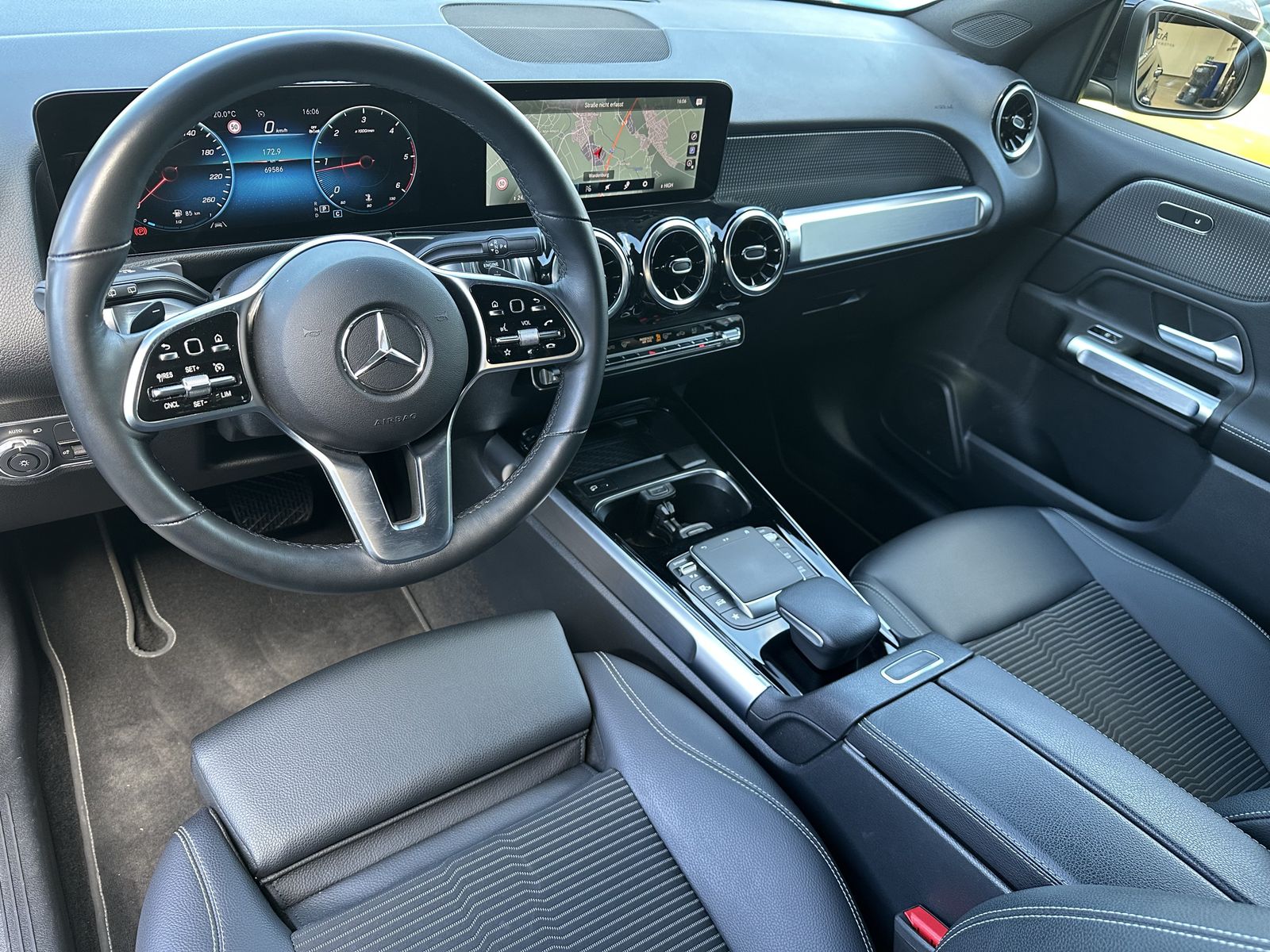 Fahrzeugabbildung Mercedes-Benz GLB 220d Progressive NAV+LED+V-COCK+KAM+CARPLAY