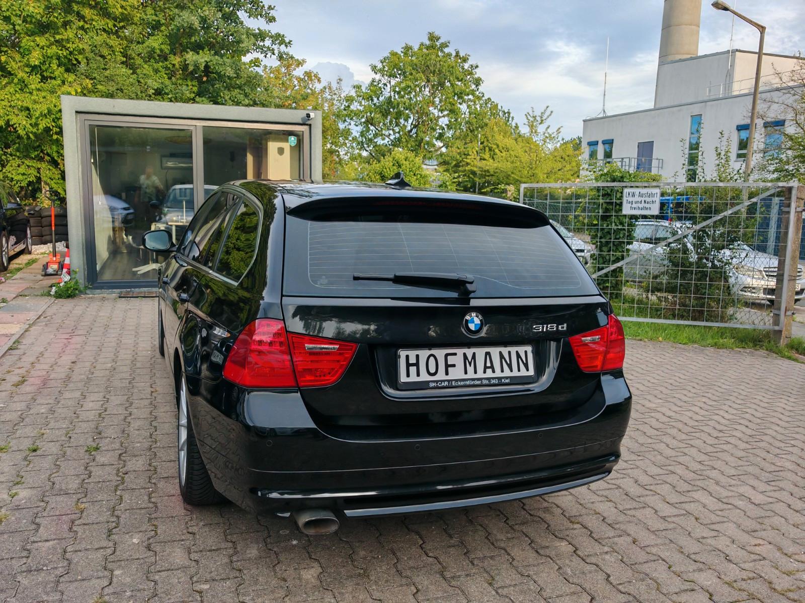 BMW 318 2011 — photo 8