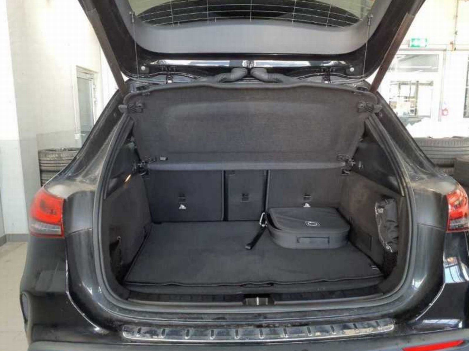 Fahrzeugabbildung Mercedes-Benz EQA 350 AMG Memo DISTRO Pano AHK Burme LED KeyGo