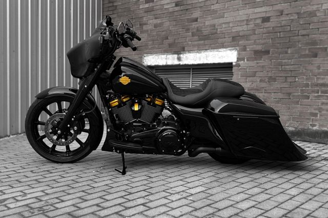 Harley-Davidson FLHXS Street Glide Special Custom Bagger