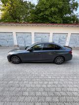 BMW 330i/M-Paket/Standheizung/Laser/checkheft - BMW 330 Gebrauchtwagen in München