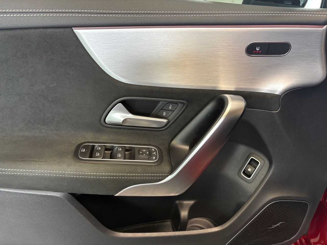 Fahrzeugabbildung Mercedes-Benz A 250 e AMG+NIGHT+MULTIB+BURM+STNDHZ+AMBIENTE++