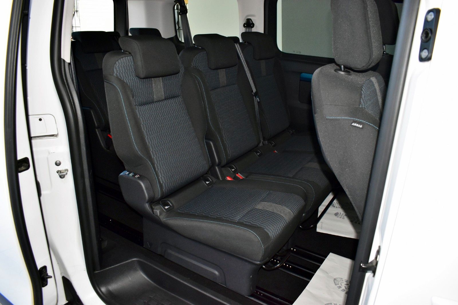 Fahrzeugabbildung Peugeot Traveller Active 7Sitzer,HeadUp,Xenon,Kamera,AHK