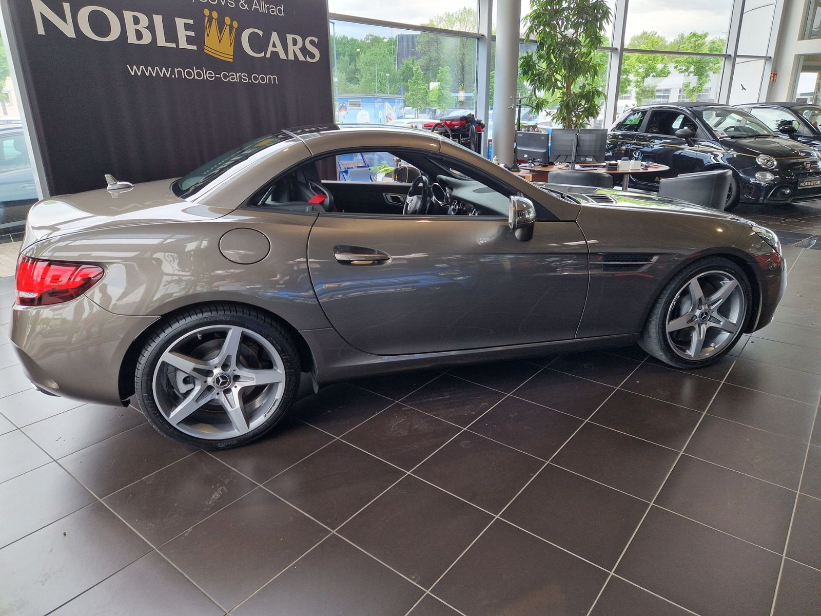 Fahrzeugabbildung Mercedes-Benz SLC 300 AMG MEMORY LED NAVI RFK