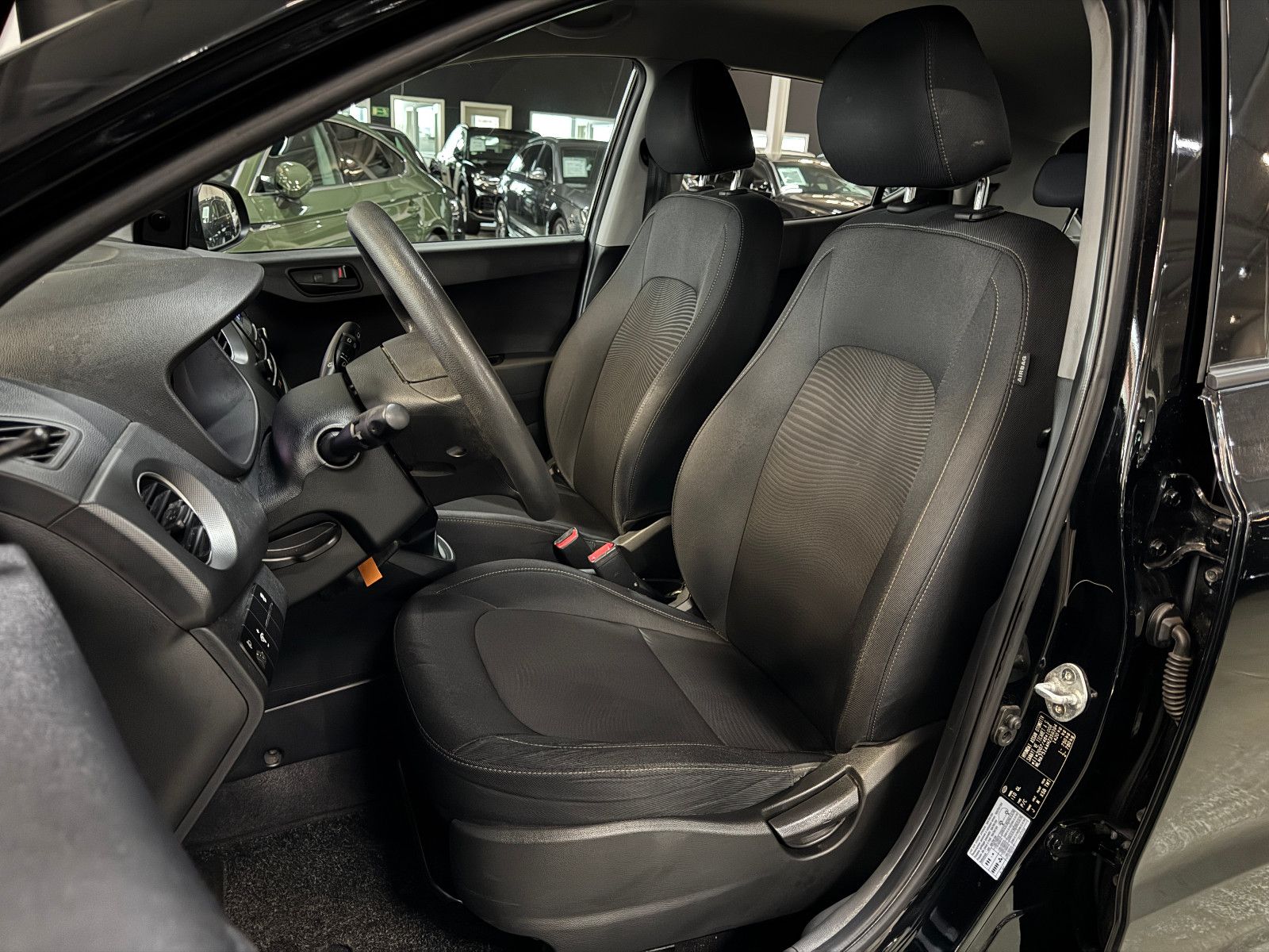 Fahrzeugabbildung Hyundai i10 CLASSIC FACELIFT MODELL TÜV BIS 03.2027