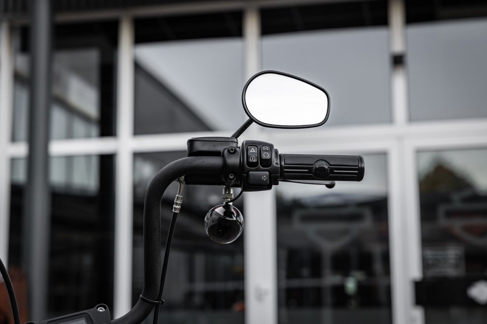 Fahrzeugabbildung Harley-Davidson FXBB STREET Bob Softail - JEKILL&HYDE