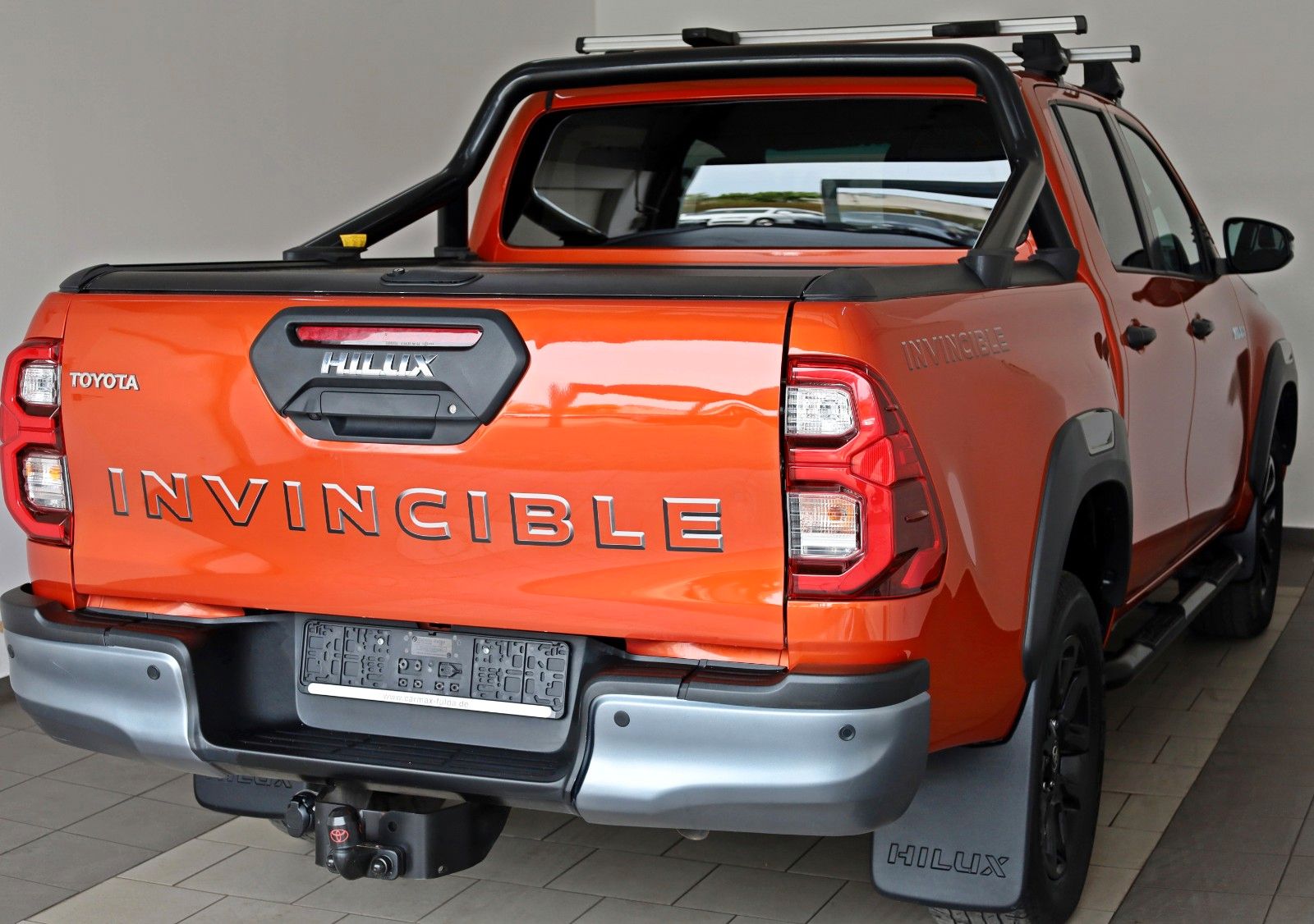 Fahrzeugabbildung Toyota Hilux 2.8 D-4D Invincible,AWD,Leder,ACC,Rollo