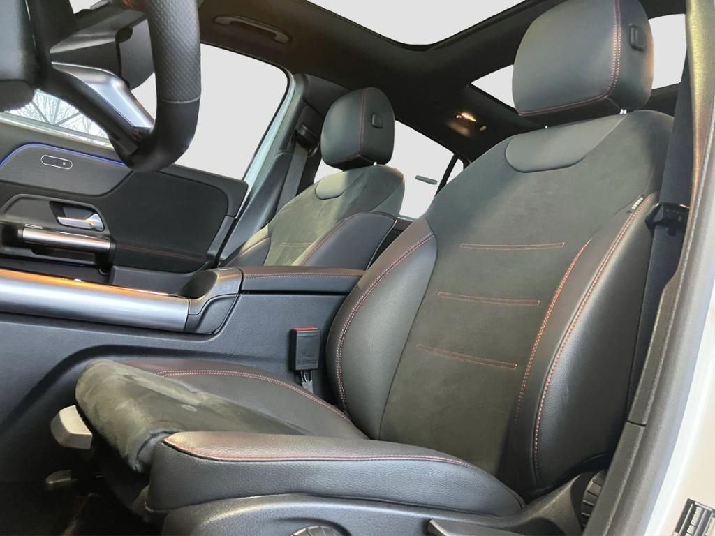 Fahrzeugabbildung Mercedes-Benz GLA 200 AMG*NIGHT*PANO*AHK*KEYL*BURM*360°KAMERA