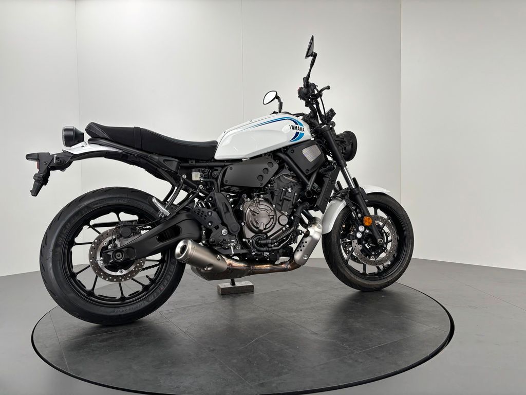 Fahrzeugabbildung Yamaha XSR 700 *SERVICE NEU *1. HAND *SCHECKHEFT