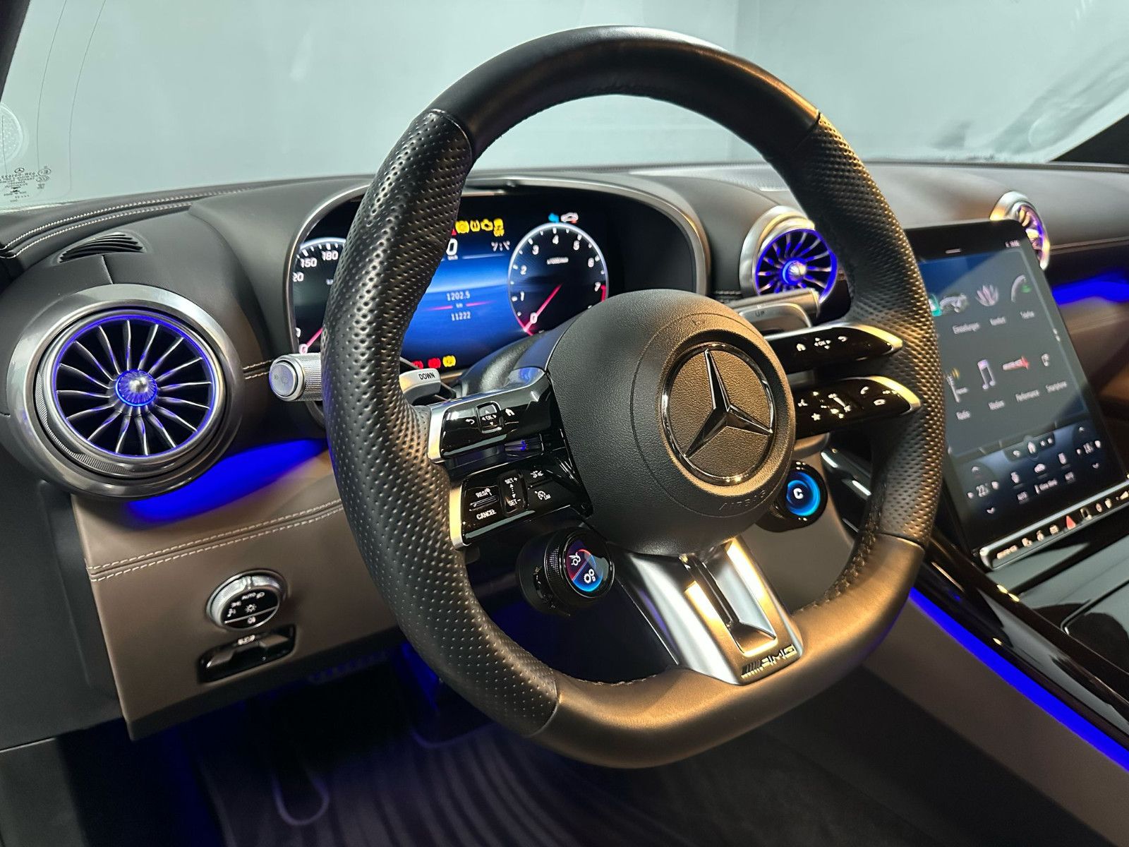Fahrzeugabbildung Mercedes-Benz SL 63 4MATIC+ *MANUFAKTUR*NIGHT*LIFTSY*HEADUP*