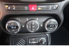 Fahrzeugabbildung Jeep Renegade Limited FWD*Navi*Anhaengerkupplung!*SHZ