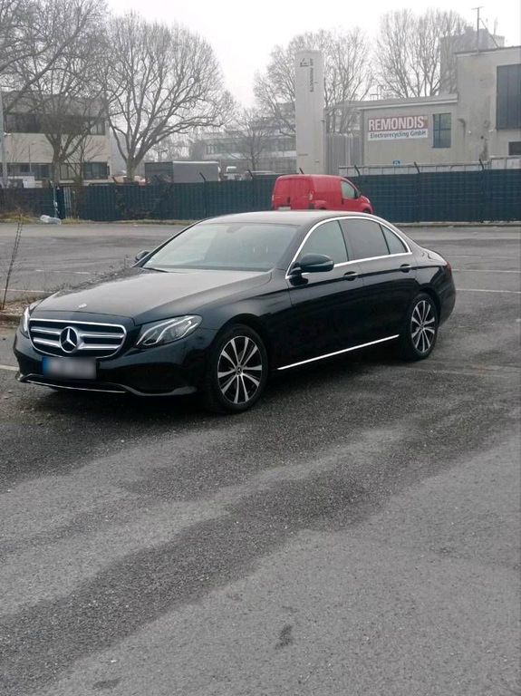 Image of Mercedes-Benz E 200