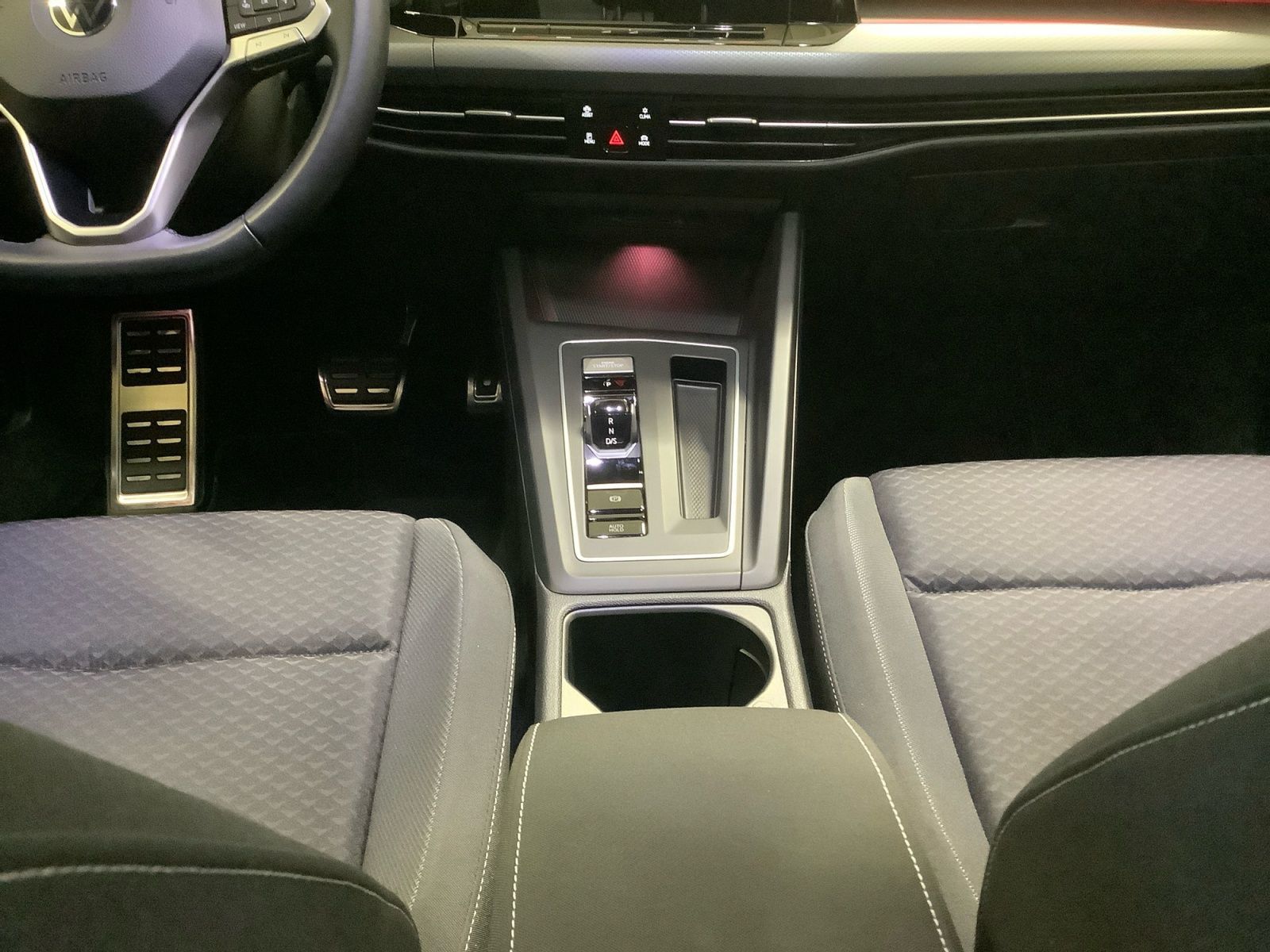 Golf Active 1,5 l eTSI 96 kW DSG Matrix, STH,